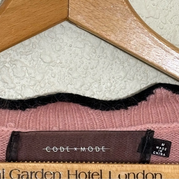 Code x Mode scalloped hem sleeve Angora blend Pink and Black Sweater. Women’s M - Picture 4 of 7